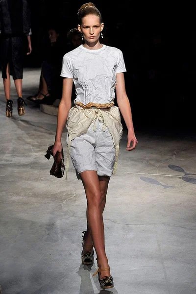 Look 32
